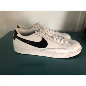 blazer low essential sneaker